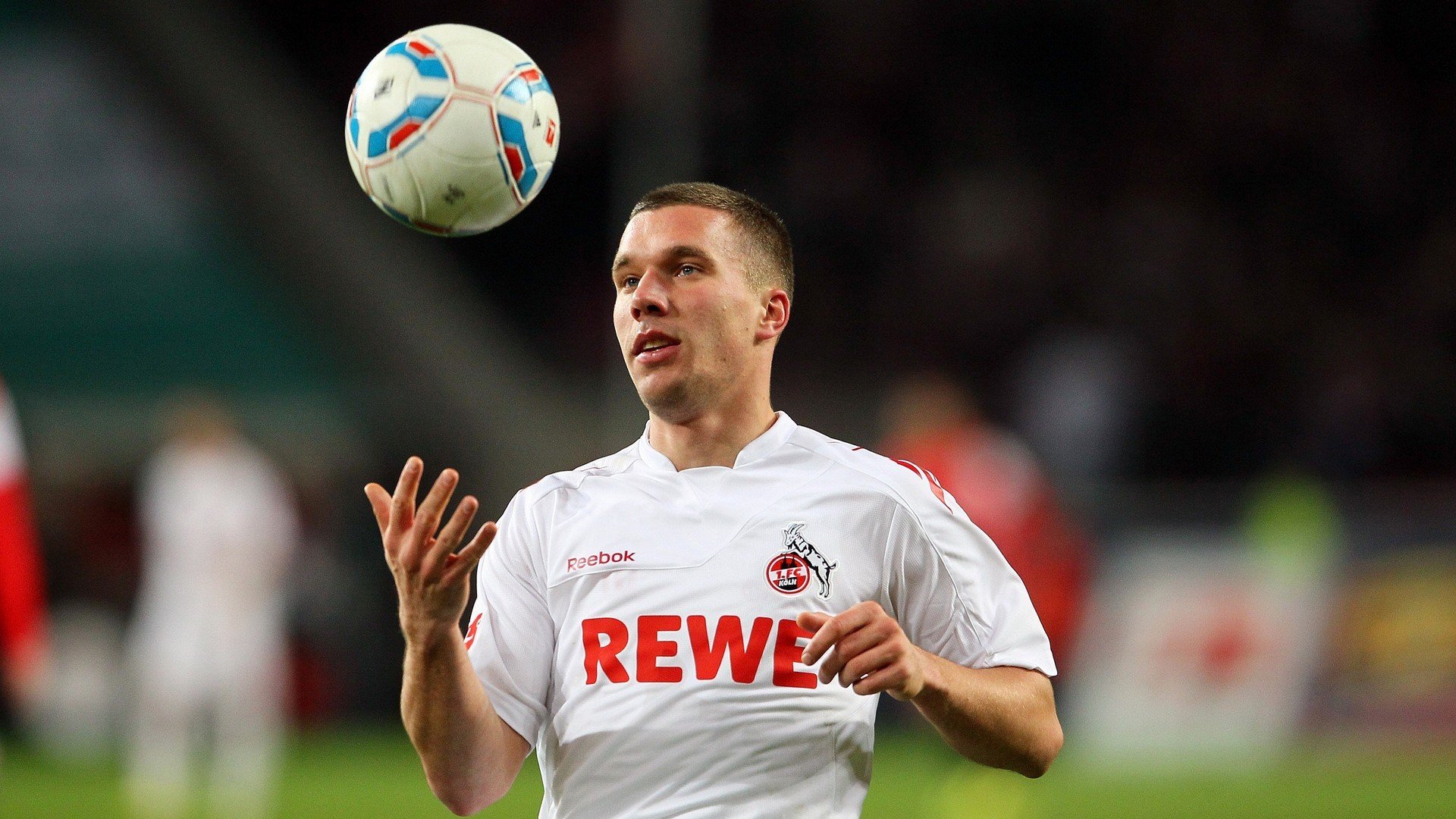 欧冠“荣耀之巅”:冠军是如何炼成的?,荣耀冠军玩什么球队比较好